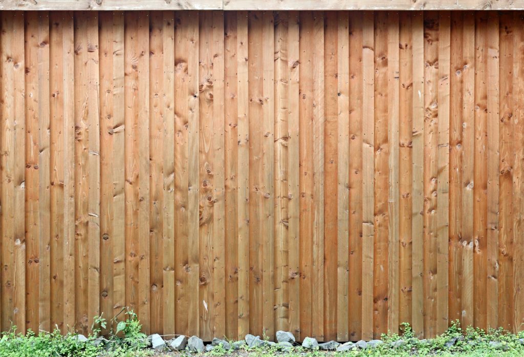 Waarom je moet kiezen voor een houten schutting in je tuin