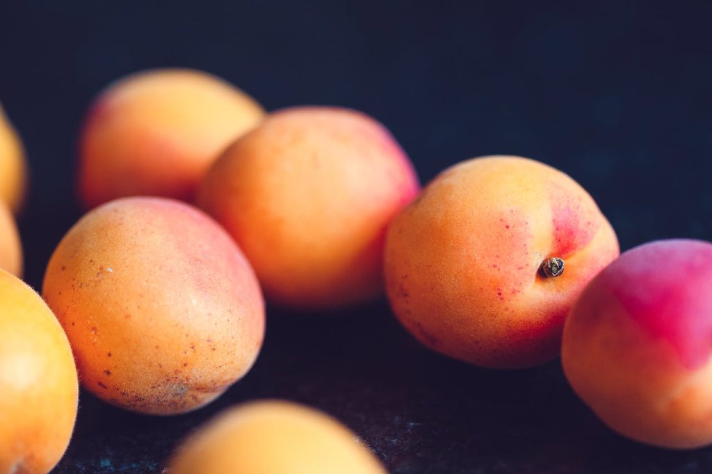 De voordelen van perzikpitten als bodembedekkers in je tuin