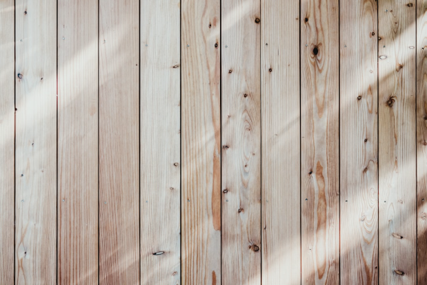 Natuurlijke materialen in huis: waarom de steigerhouten eettafel tijdloos blijft