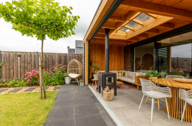 Een overkapping in de tuin: waarom het onmisbaar is